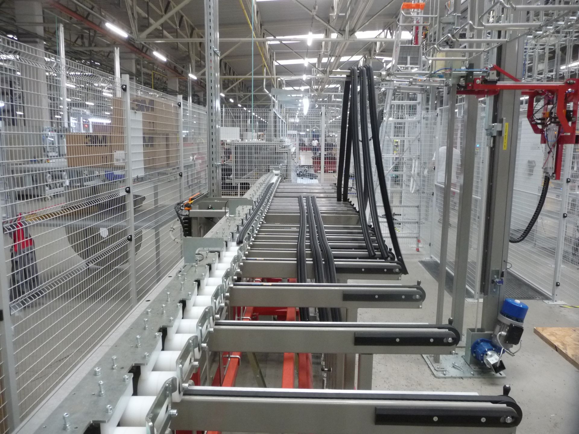 Convoyeur aérien birail à chaîne motorisé pour l?accumulation de charges - BOREAL_4