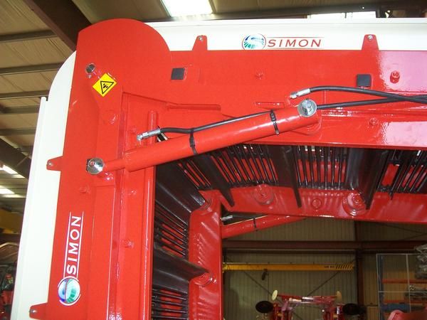 Récolteuse de carottes portée S3TCMR - Simon avec mise en remorque et triage pour 2 opérateurs_4