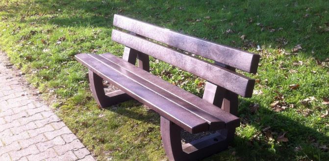 Banc public en 100% plastique recyclé - ALTON - 200 cm avec ou sans dossier, pieds monobloc et lames premium_4