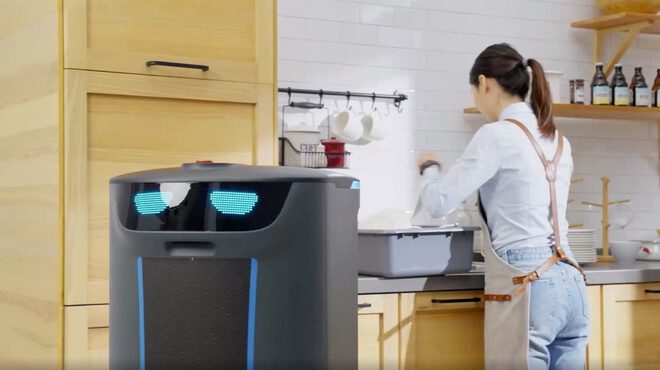 Robot de service à 4 plateaux pour débarrassage et livraison efficaces