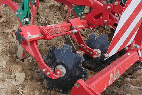 Machine agricole performante Enduro Pro avec réglage hydraulique de la profondeur