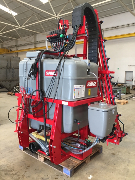 Pulvérisateur porté à attelage rapide avec cuve polyéthylène anti-débordement de 800 à 1500 litres- ISA 7 - CLM_4