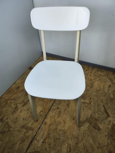 Chaise Cream Calligaris d'occasion - bois hêtre - assise et dossier résine blanc - recommandée pour cafés et restaurants_4