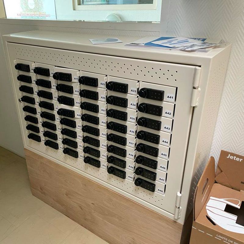 Solution de rechargement pour 48 téléphones avec options de fermeture sécurisée