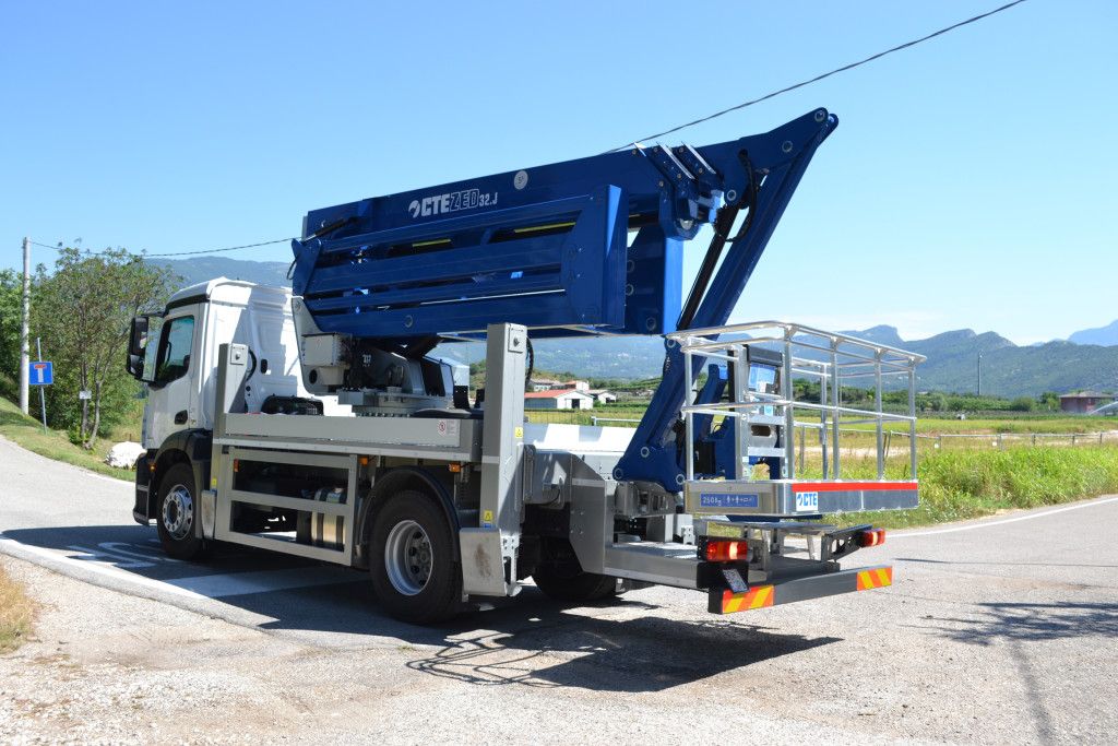 Zed 32 JHV camion nacelle - CTE - 31,6 m - Double pantographe, bras télescopiques et système S3 Smart Stability_4