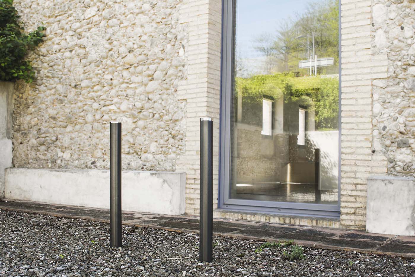 Borne DECA - H206 - acier zingué avec partie supérieure en inox - thermolaquage polyester noir forge_4