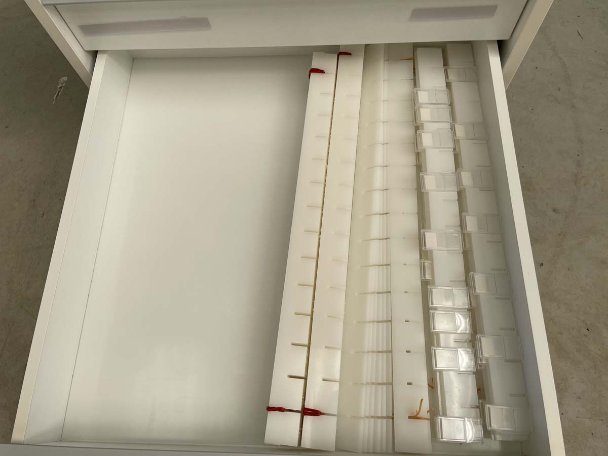 Meuble de laboratoire d'occasion avec 9 tiroirs - ATEX - Référence P21091152_4