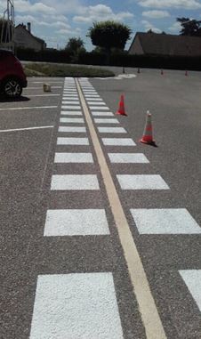 Marquage routier en peinture - Idéal pour parkings et zones industrielles - ADS Équipements_4