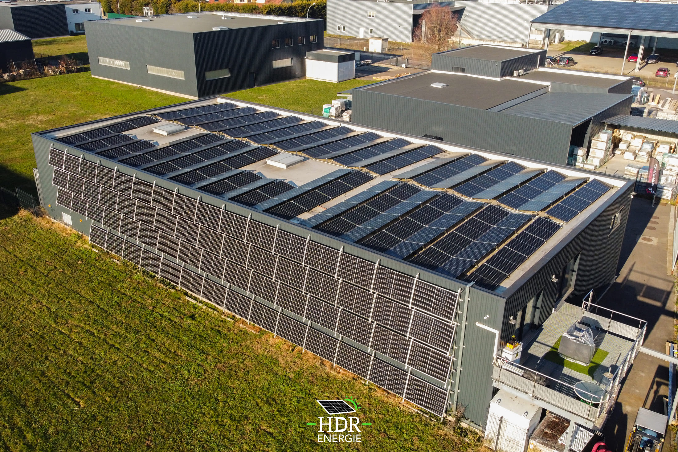 Panneaux solaires en façade pour Bâtiments : tertiaires et bureaux, commerciaux et  de collectivité_4