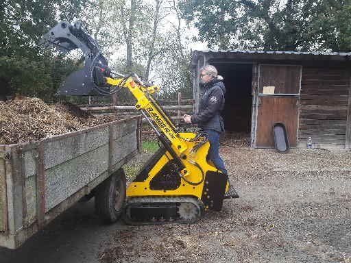 Equipement polyvalent avec accessoires multiples