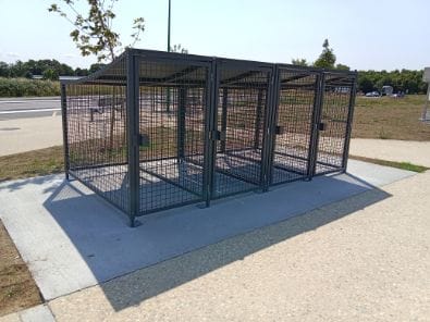 Box à vélos fermé sécurisé à  parois pleines ou grillagées adapté aux zones sensibles ou à forte densité- EVO 3_4