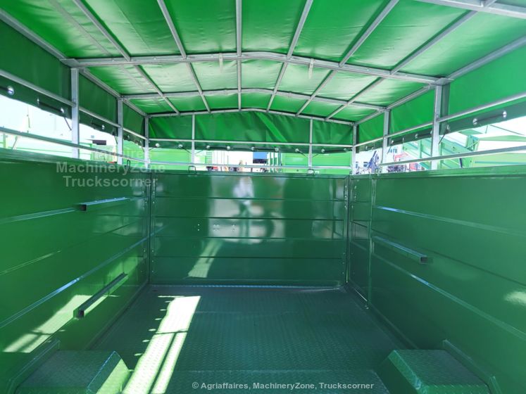 Bétaillère Pronar T046 - caisse de chargement avec ridelles en contreplaqué vissées et équipements robustes_4