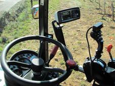 Tracteur enjambeur Bobard avec voie réglable de 1,05 à 1,55 m