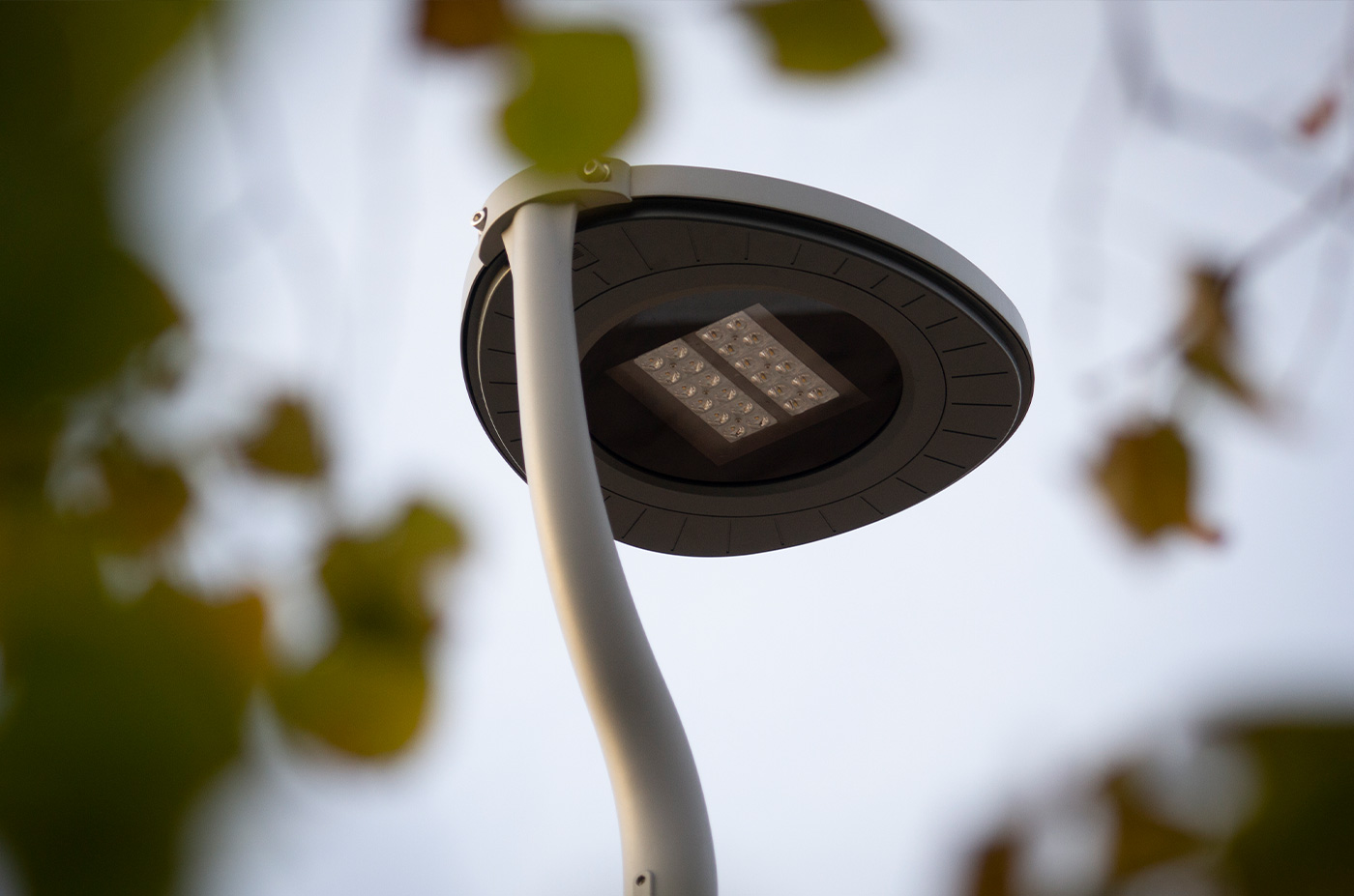 Luminaire Innova B Alib - Haute efficacité 145 lm/W - 20W à 100W - Fixation rotule ou suspendue - Prêt pour télégestion_4
