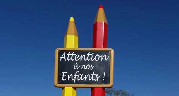 Totem ecole 2 crayons et ardoise_4