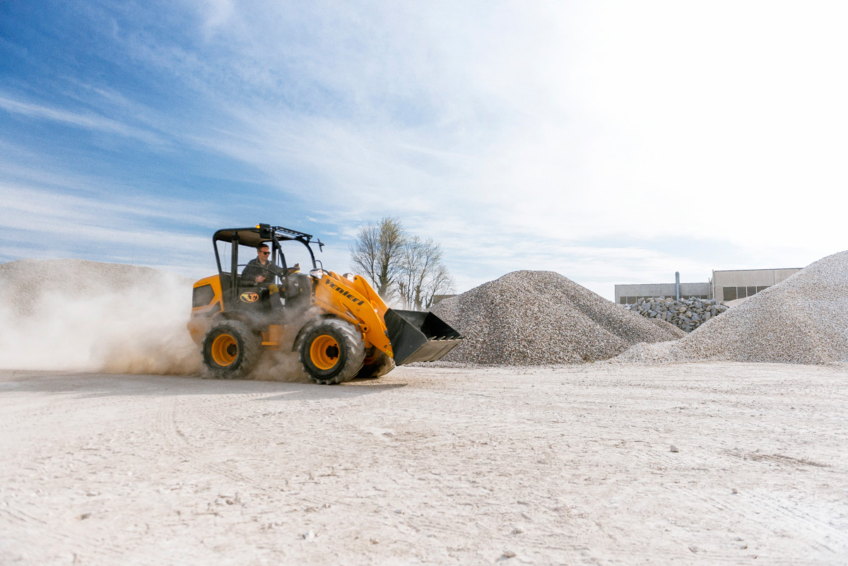 Mini-chargeuse compacte avec canopy et Rollbar FOPS niveau 1