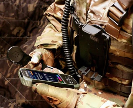 Émetteur-récepteur militaire PRC-4090 avec cryptage avancé