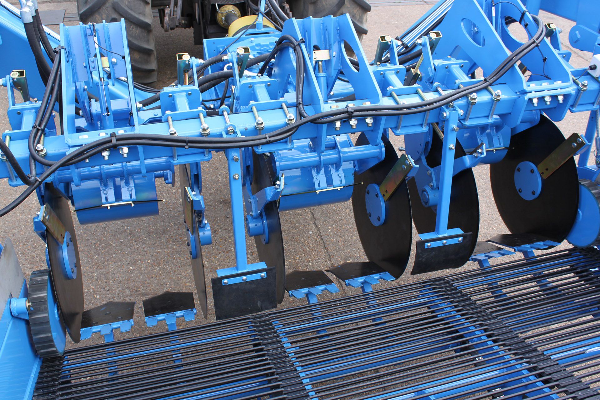 Récolteuse Standen T3 - Standen Engineering Ltd - 200 ch - Arracheuse 3 rangs à haut rendement_4