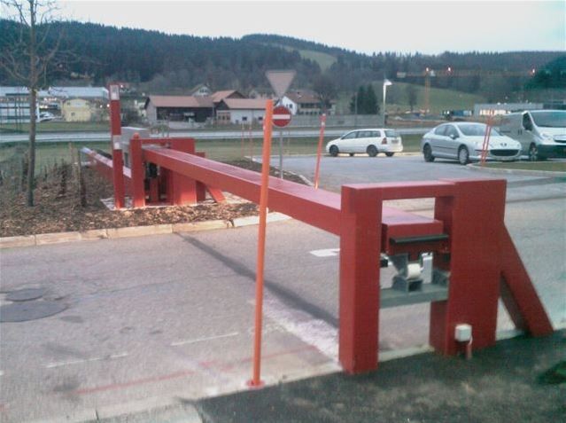 Barrière anti-voiture bélier Frontier Pitts Terra ATBB 80 - traitée anti-rouille, version automatique ou manuelle, pour sites à haut risque d'intrusion_4