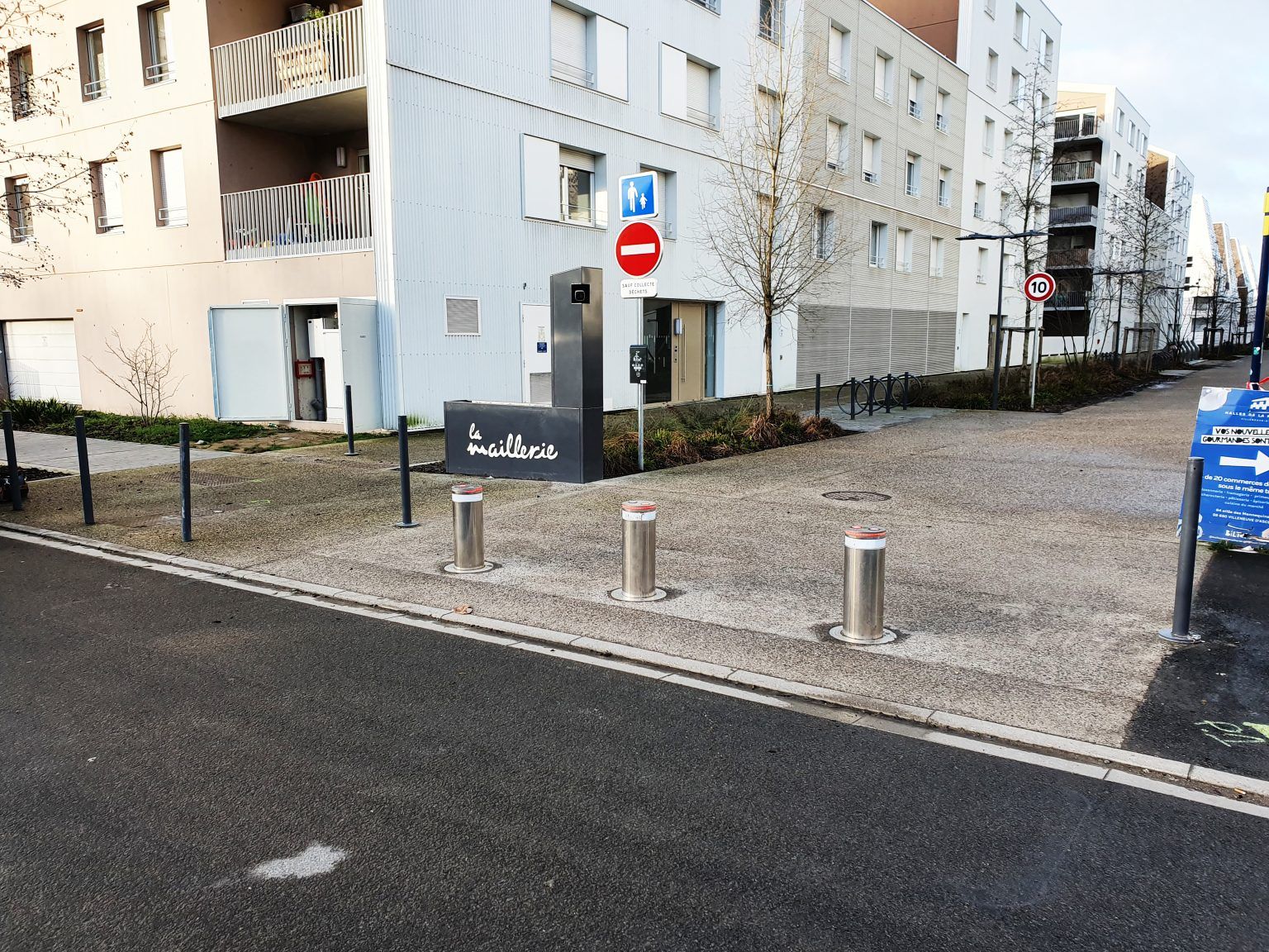 Borne anti-stationnement et anti-bélier fixe et rétractable - STOPOTO Ø 220 - Sécurisation des rues et accès - PREFABAT_0