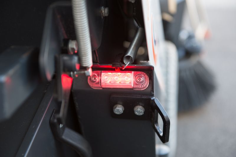 Balayeuse Tenax Maxwind avec capacité de balayage de 5 000 m2/h