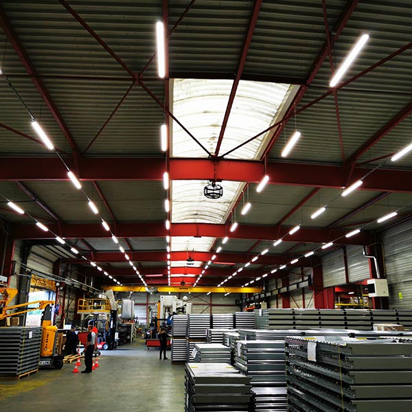 Eclairage industriel conçu pour les installations industrielles, les entrepôts, les parkings, les stades, les terminaux de transport et les passages souterrains - reglette sytan led basic forte puissance_4