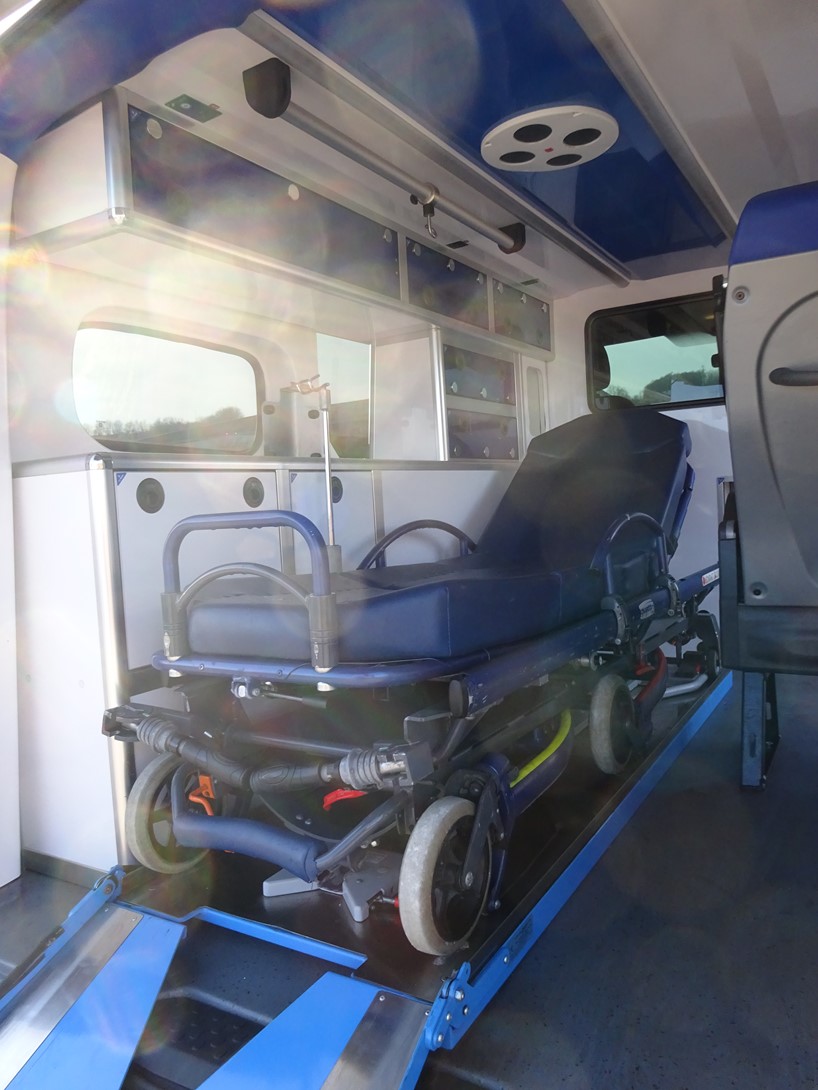 Intérieur d'une ambulance Renault Trafic L1H1