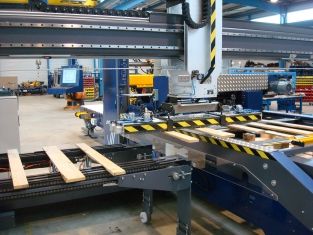 Cloueuse pour palettes avec formats standards et optionnels