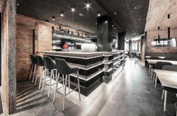 Adima 07 - Tabouret de restaurant Torre - Hauteur 102 cm - Réf. 3886 - Bois frêne et repose-pieds métal_4