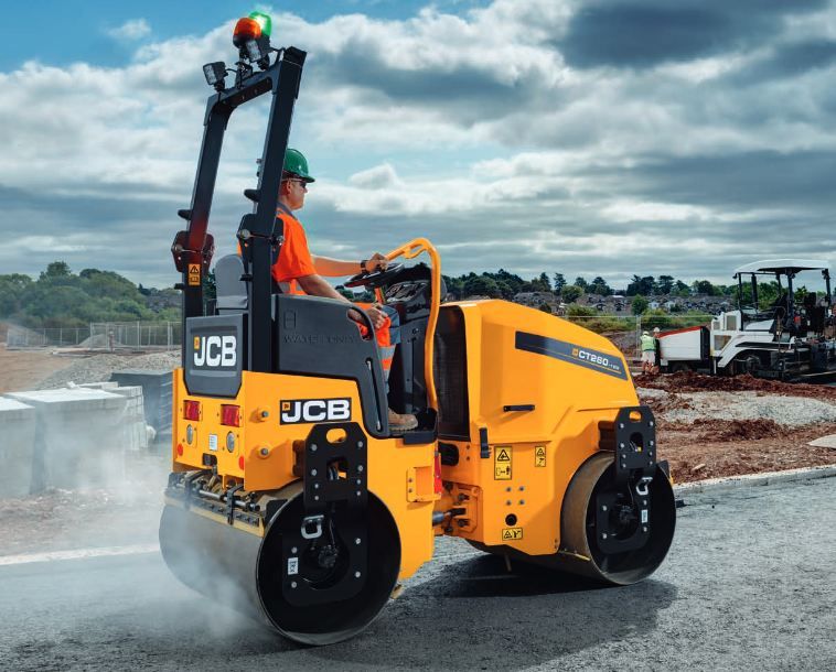 CT260 Rouleau tandem vibrant - JCB - poids opérationnel 2420/2560 kg avec moteur Kubota de 18,5 kW et système télématique LiveLink_0