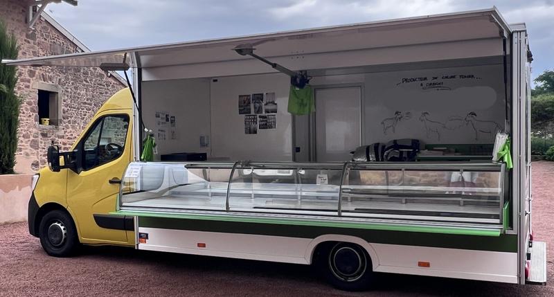 Camion fromager crémier 4m50 – Vitrine réfrigérée + frigo – 1147_4