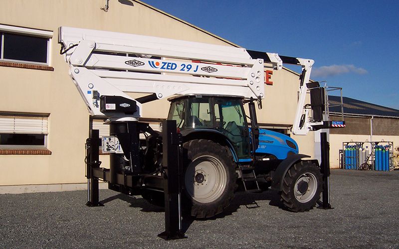 Nacelle ZED avec stabilisateurs hydrauliques carénés