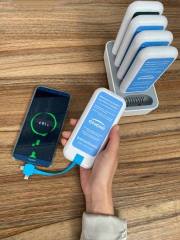 Station chargeur téléphone Blues Ergo - 5 batteries portatives avec câbles tridents (Lightning, Micro-USB, USB-C)_5