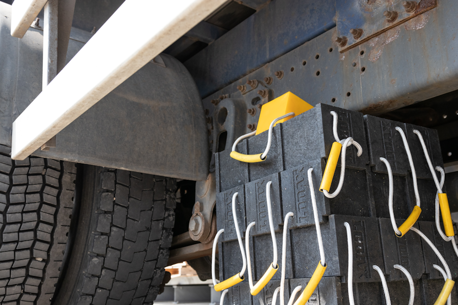 Bastaing auto-bloquant durable - Résistant aux produits chimiques et huiles - Pour stabiliser charges et machines_4