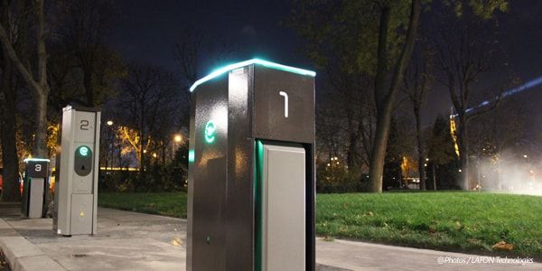 Borne électrique équipée d’un radar de détection de véhicules