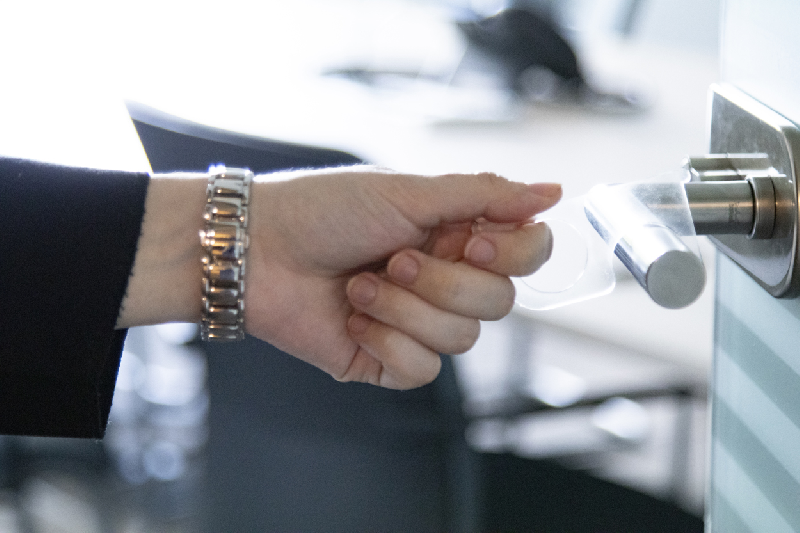 Porte-clés hygiénique en acrylique - pratique pour boutons et portes sans contact_4