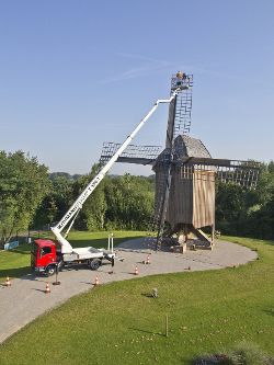 Nacelle élévatrice avec stabilisation horizontale et verticale