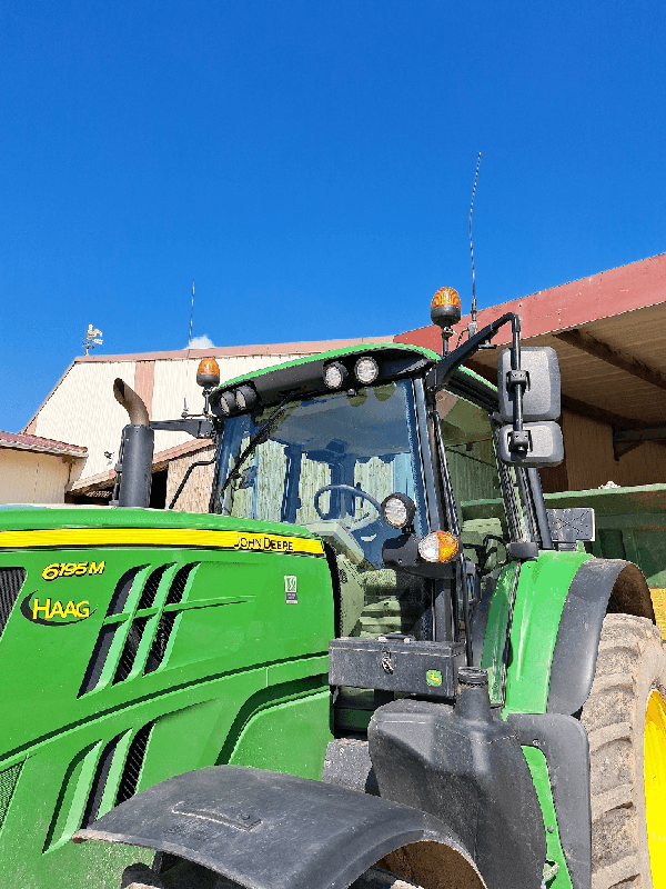 John Deere 6195M - Tracteur agricole 6 cylindres puissant et polyvalent avec transmission CommandQuad Full Powershift_4