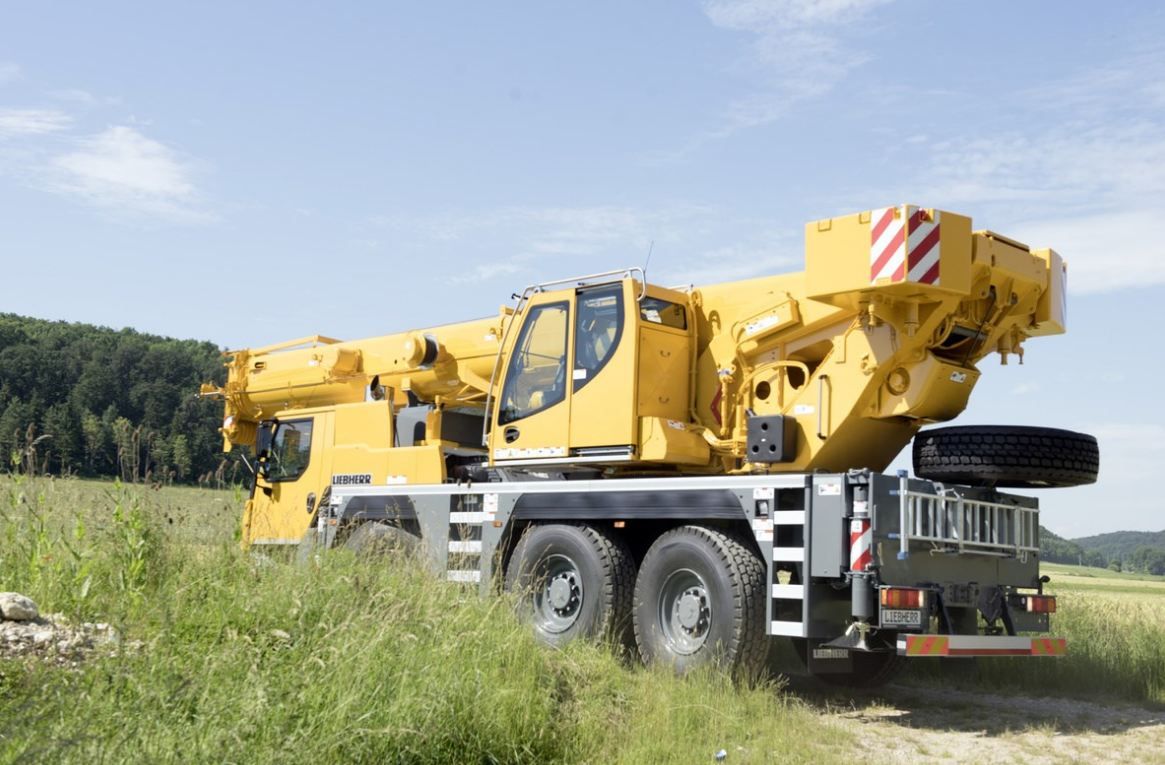 Grue Liebherr LTM 1050-3.1 avec fléchette treillis jusqu'à 16 mètres