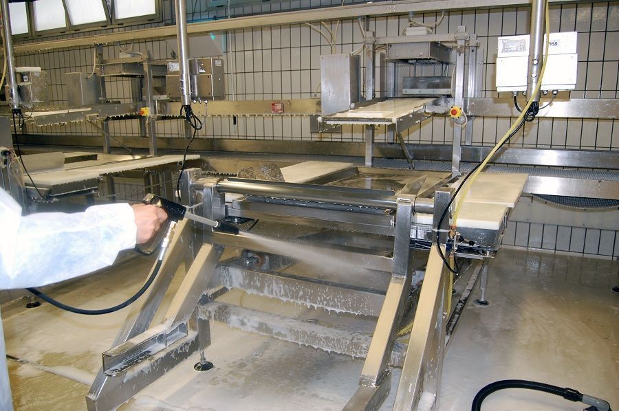 Appareil mobile pour nettoyage optimisé avec mousse adhérente