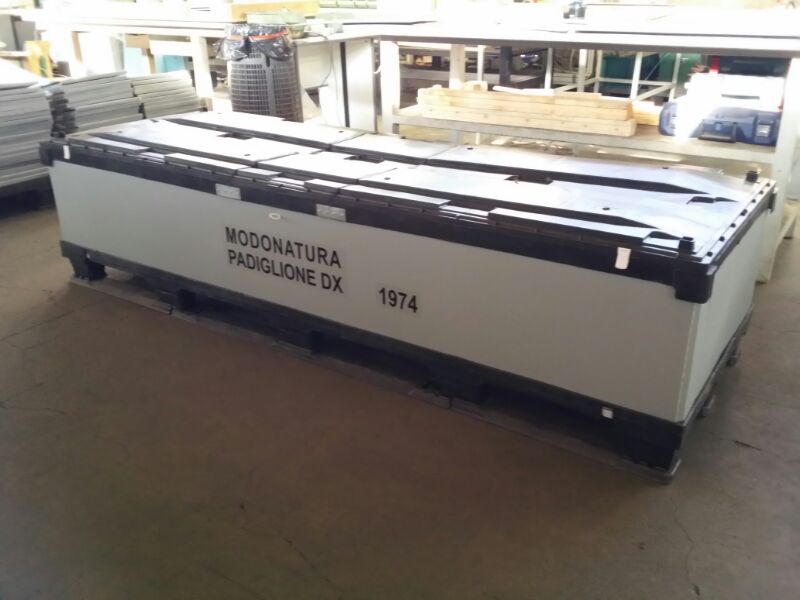 Système de stockage en plastique recyclable avec palette et ceinture