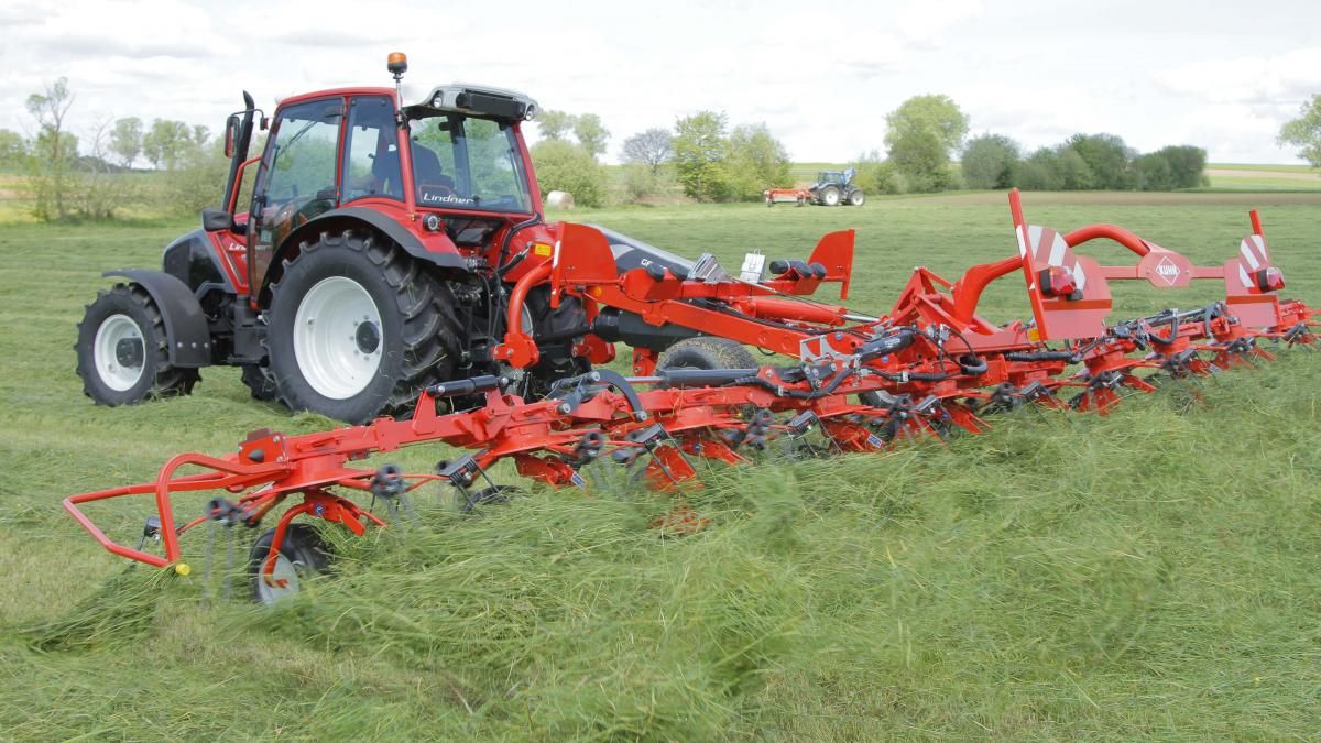 Système de relevage des rotors HLC sur la faneuse GF 1012 T
