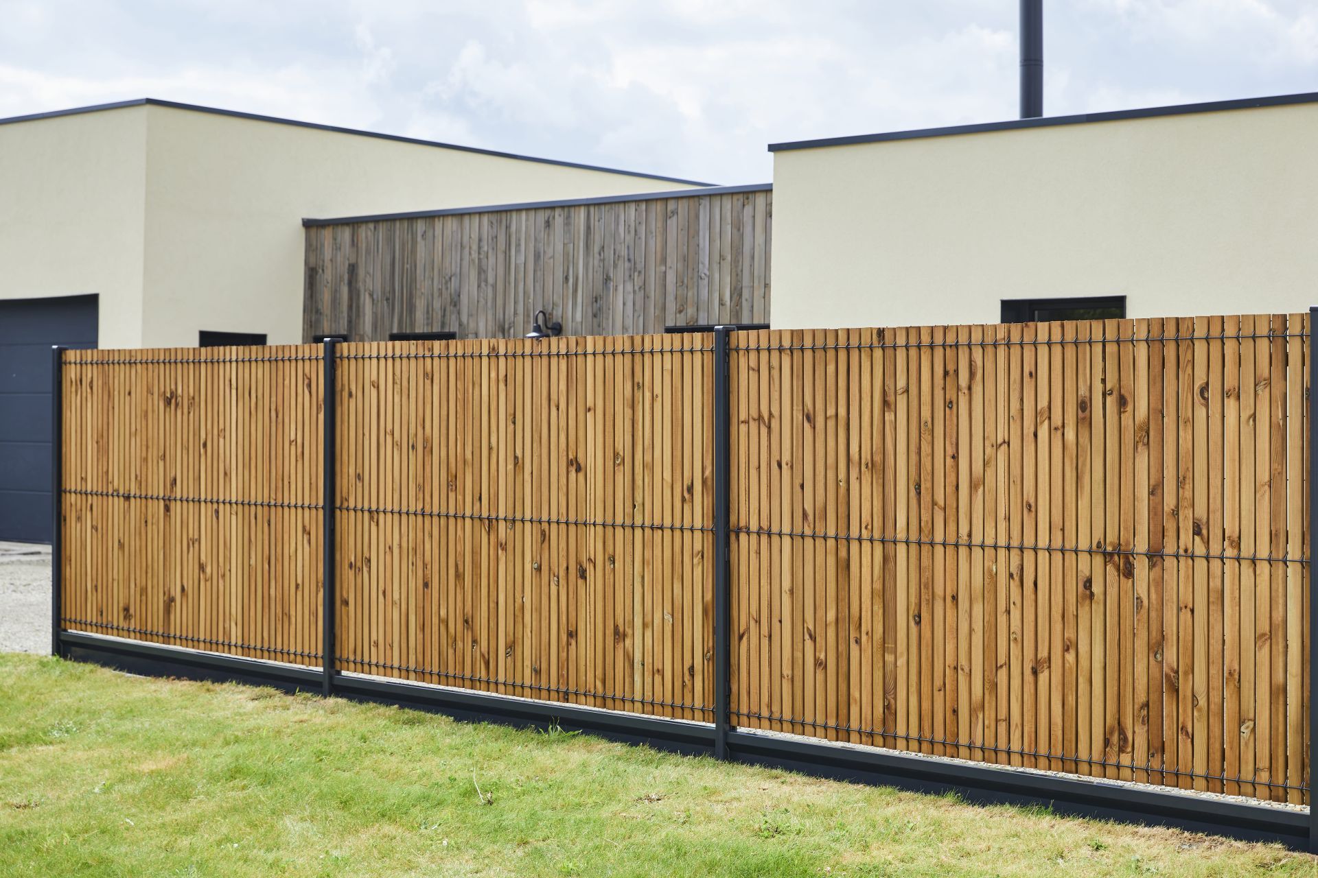 Plaque de soubassement en acier SOUBAX® - légère, résistante et design pour clôtures_4