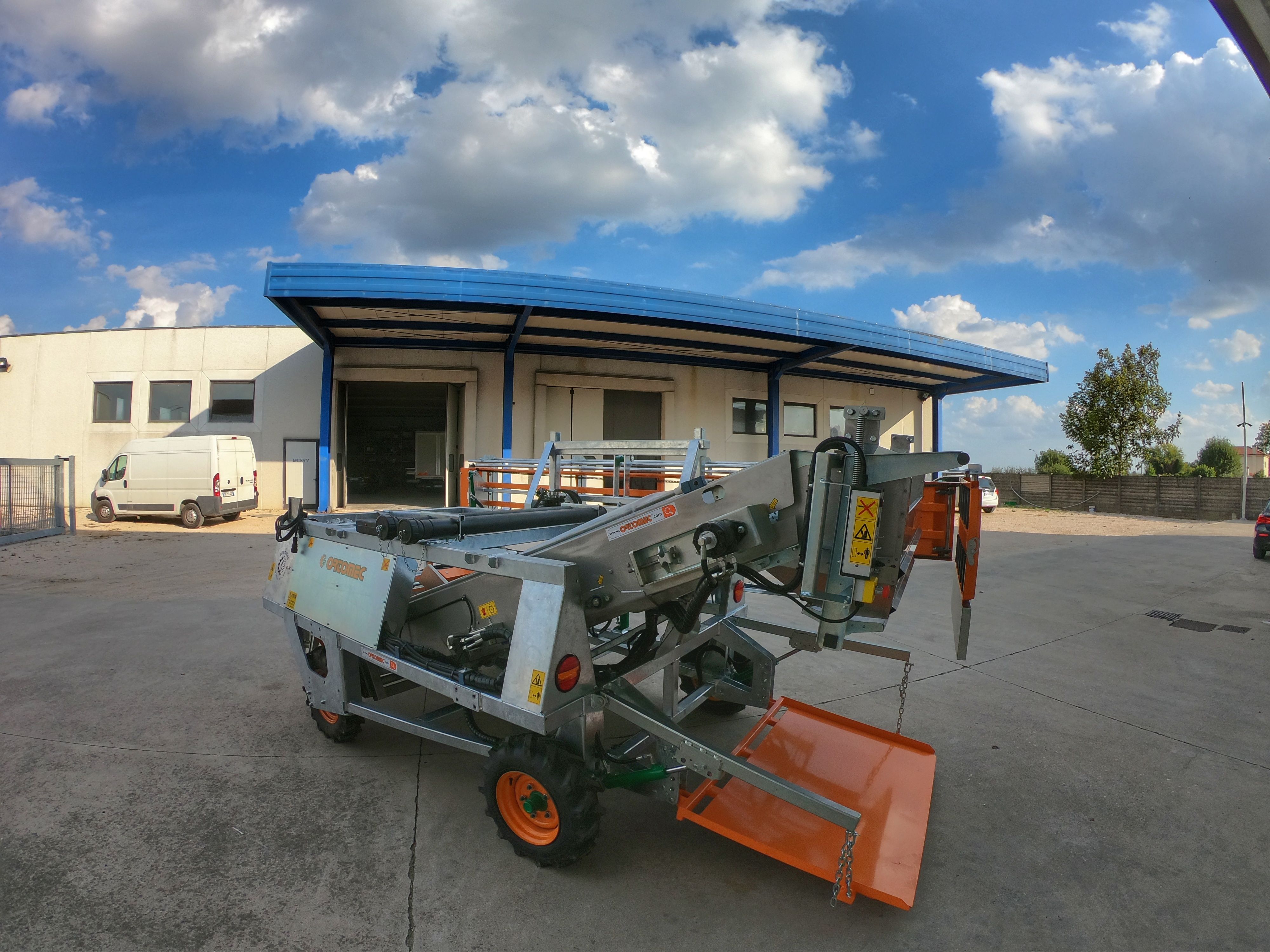 Récolteuse MAGIC MÂCHE - Ortomec SRL - montée sur tracteur avec système No Stop et NEW HERBEX_4