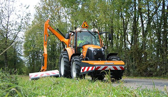 Épareuse Dextra Noremat en version bras avancé portée 4,90 m