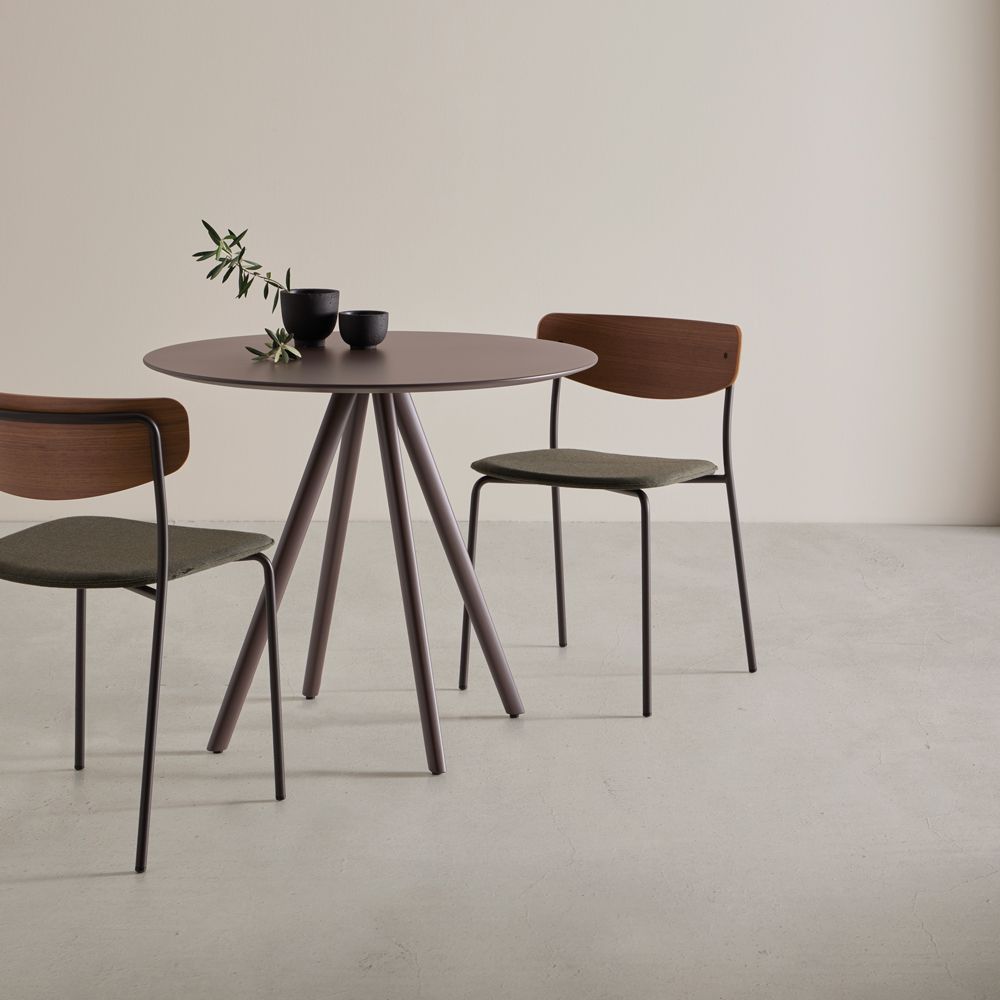 LEA - Chaise empilable esprit rétro, confortable et polyvalente pour réunion ou restaurant_4