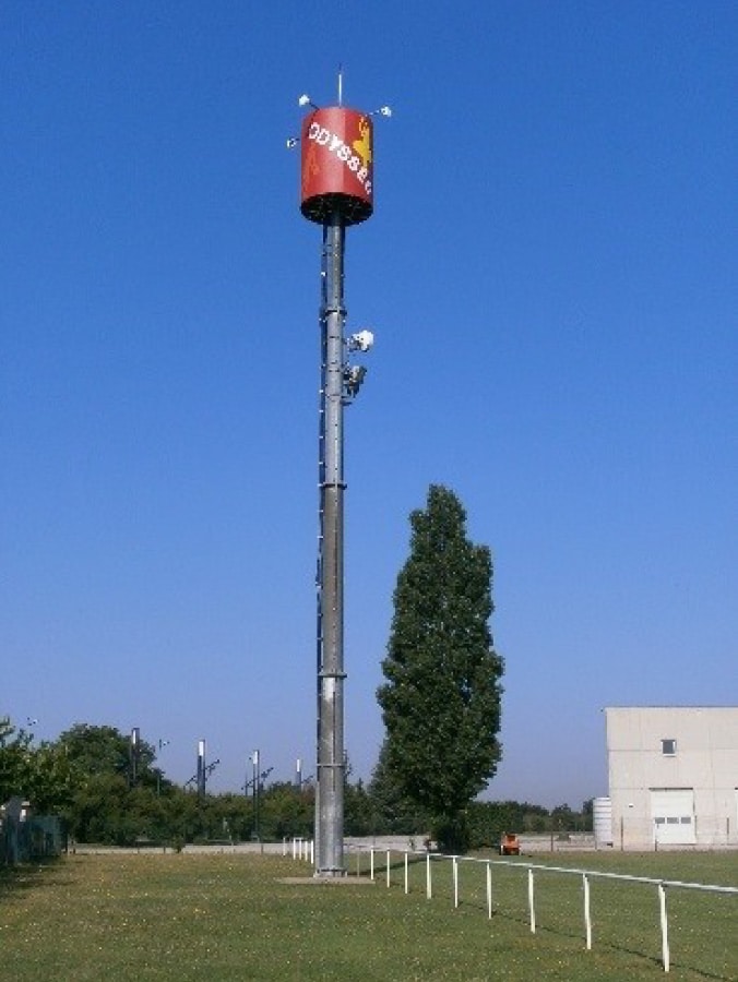 Pylône optimisé pour montage sur site par grutage