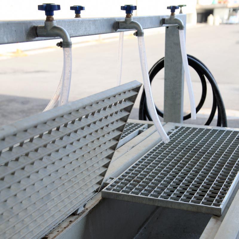 Installation de nettoyage des chaussures sur sol - Lave-chaussures robuste en béton armé avec 4 à 16 stations_4