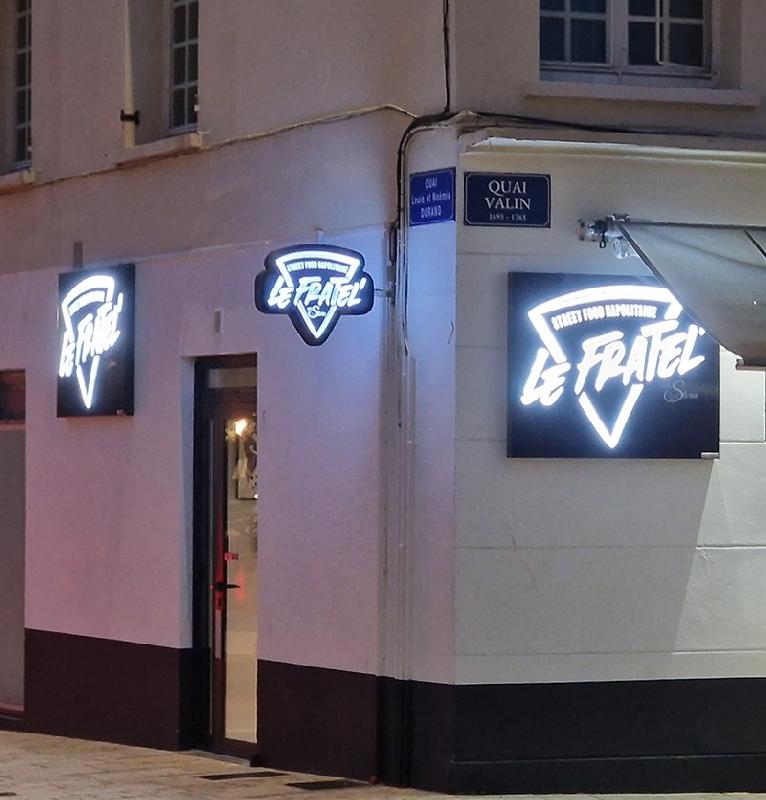 Enseigne drapeau à la forme option lumineux à LED - Sans LED_4