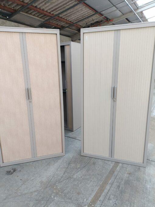 Armoire haute métallique Steelcase d'occasion - 4 étagères réglables - 43x100x198 cm - rideaux coulissants_4